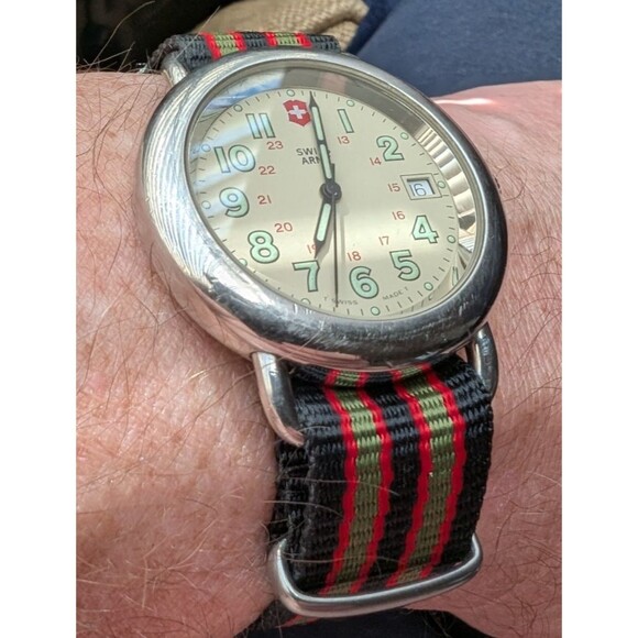 Vintage Victorinox Swiss Army Cavalry Field Watch - New Battery & NATO Strap main image 8